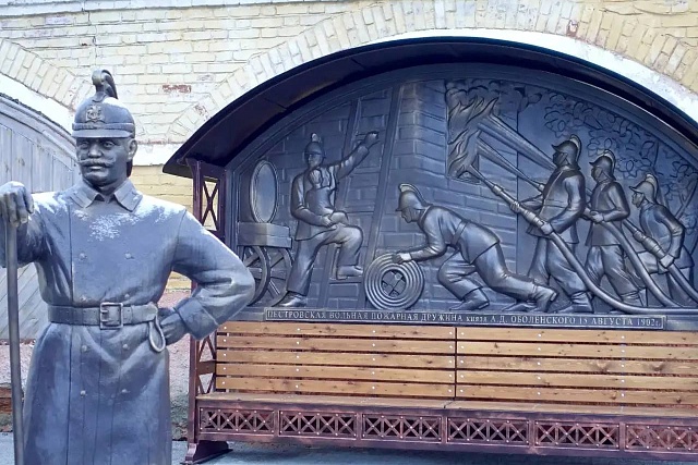 В Никольске установили монумент пожарного